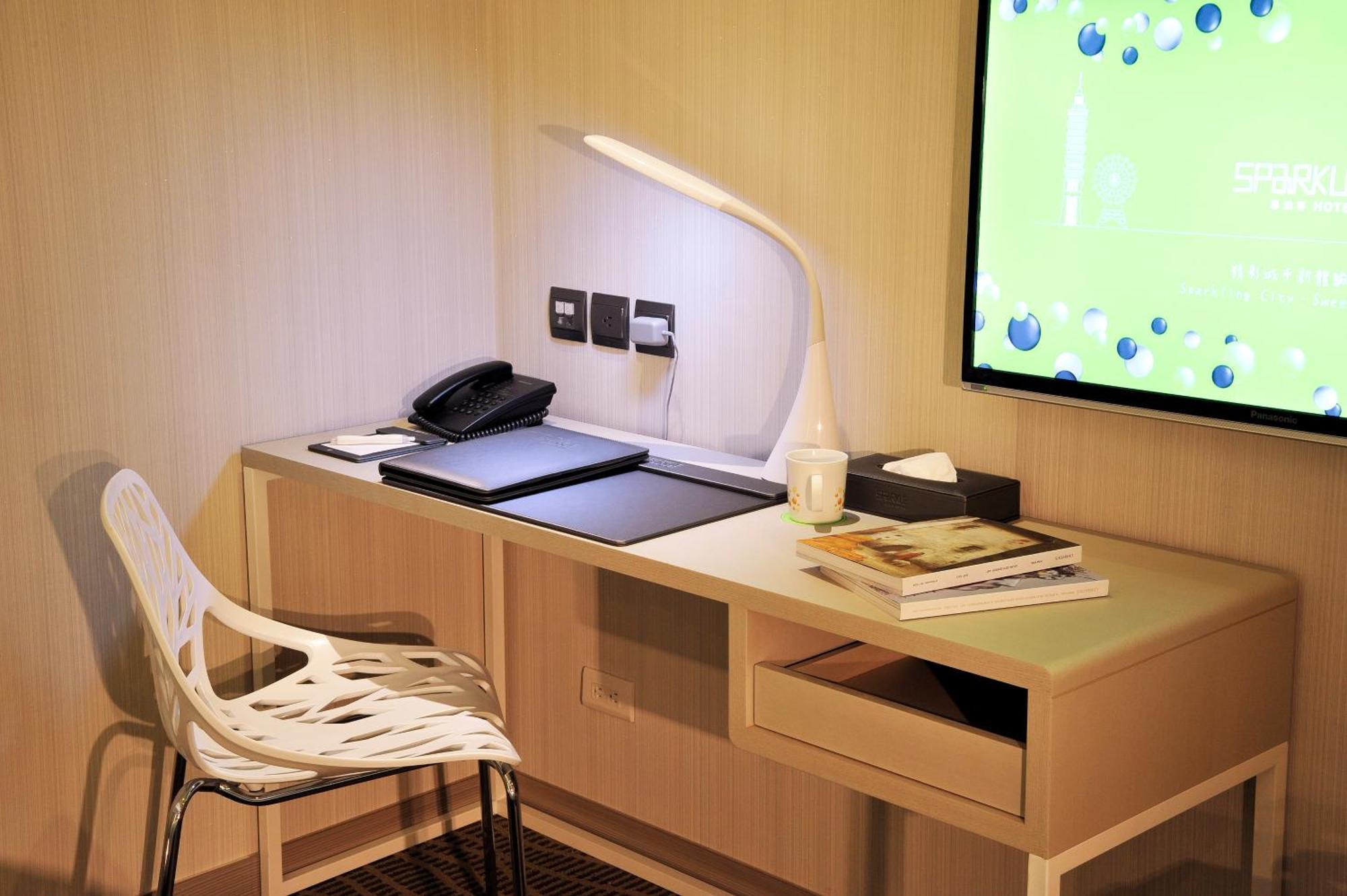 Deluxe Twin Room (basement)